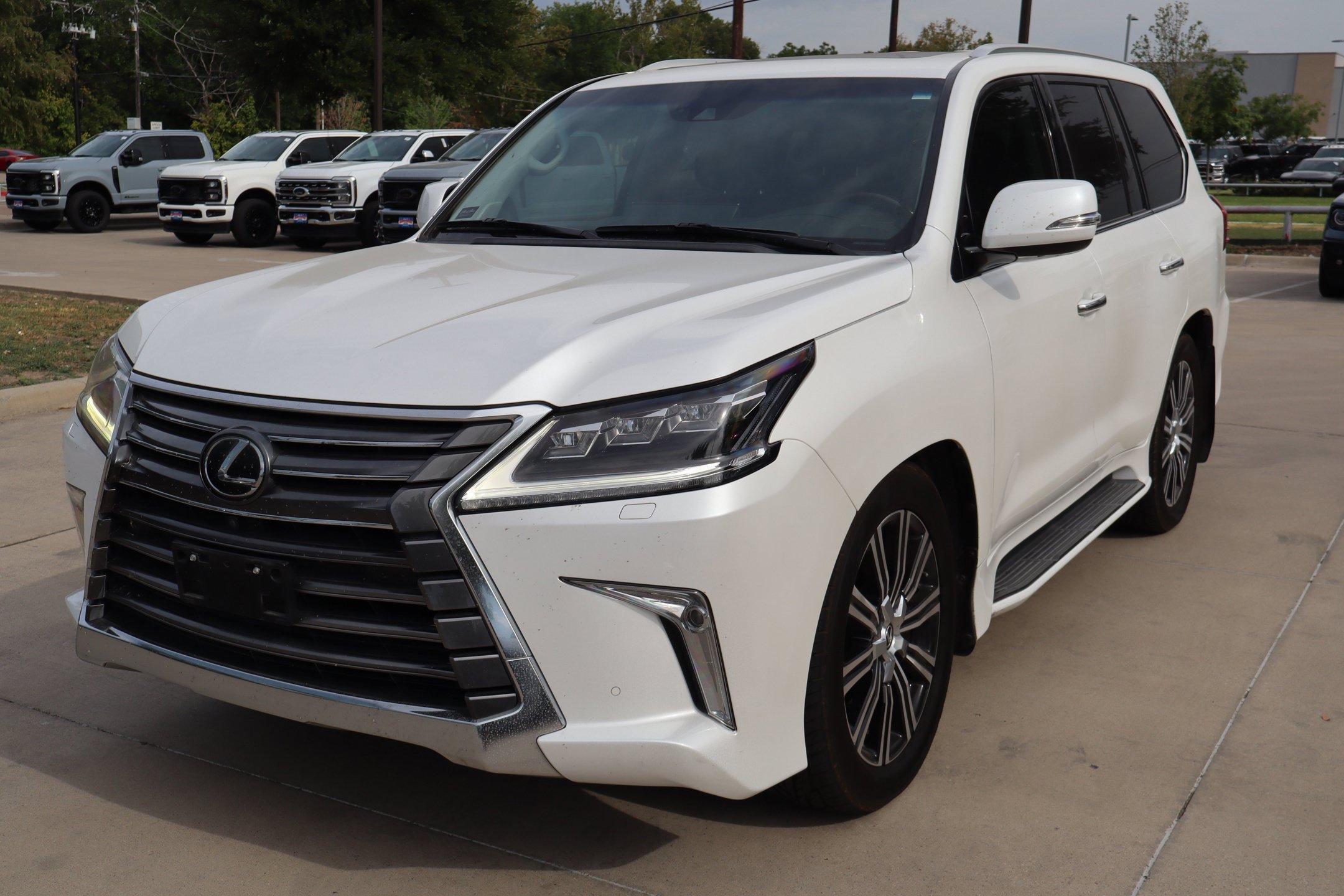 Used 2019 Lexus LX 570 4WD w/ Luxury Package image 10