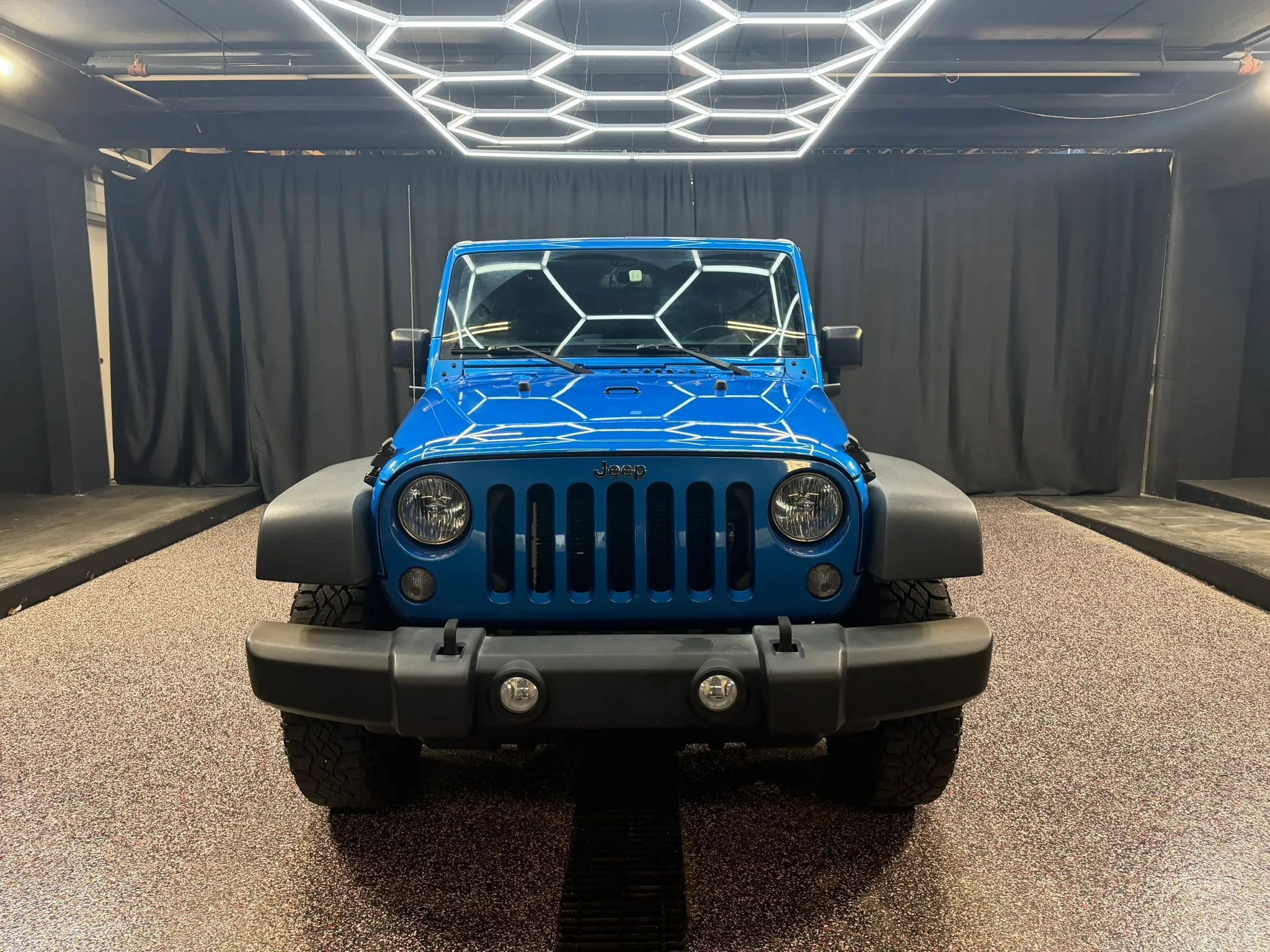 Used 2016 Jeep Wrangler Rubicon w/ Dual Top Group AWD/4WD image 3