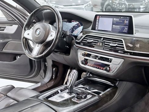 Used 2022 BMW 750i xDrive w/ Executive Package image 37