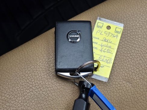 Used 2016 Volvo XC90 T6 Momentum image 40