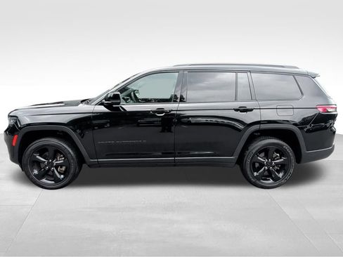 Used 2023 Jeep Grand Cherokee L Altitude AWD/4WD image 2