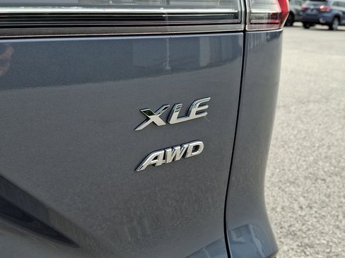 Certified 2022 Toyota Corolla Cross XLE w/ Convenience Package AWD/4WD image 32