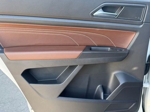 Used 2023 Volkswagen Atlas SEL Premium image 27