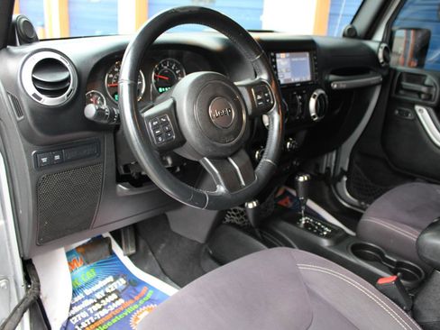 Used 2013 Jeep Wrangler Unlimited Rubicon w/ Dual Top Group image 15