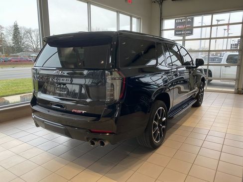 Used 2025 Chevrolet Suburban RST w/ Comfort Package image 7