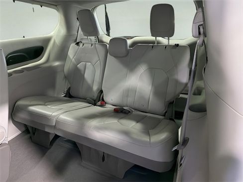 Used 2020 Chrysler Pacifica Touring-L Plus w/ Advanced Safetytec Group image 31