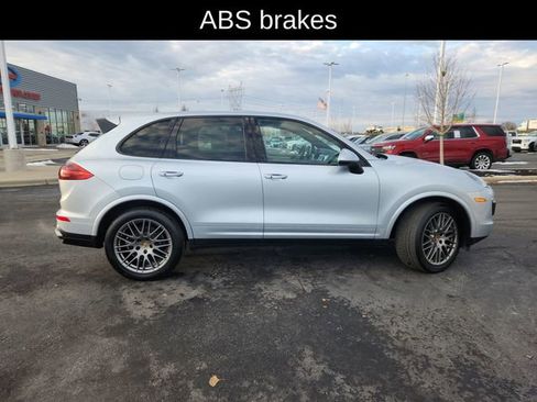 Used 2018 Porsche Cayenne Platinum Edition image 9