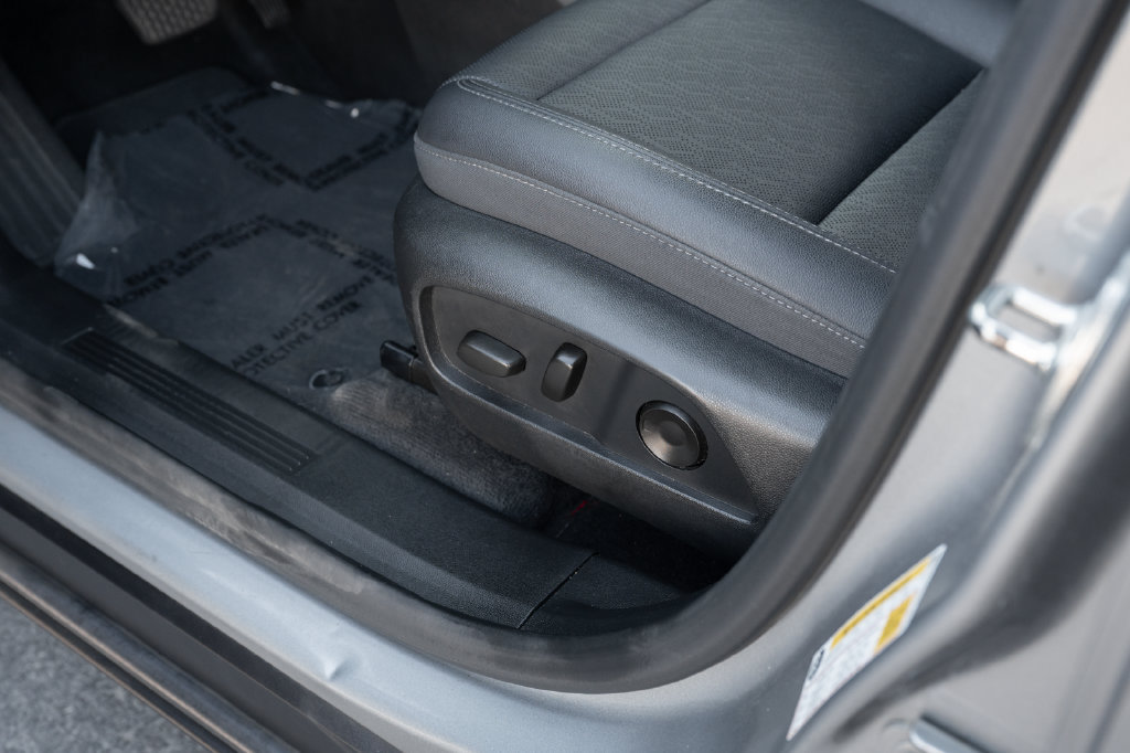 Used 2025 Chevrolet Equinox LT w/ Convenience Package II FWD image 19