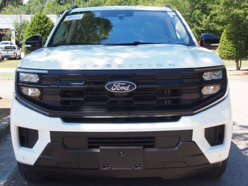 Certified 2025 Ford Expedition Active AWD/4WD image 2