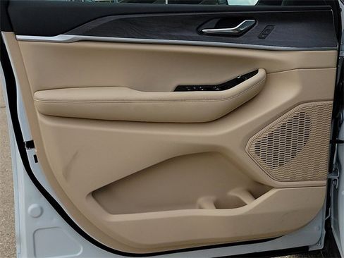 New 2025 Jeep Grand Cherokee L Limited image 11