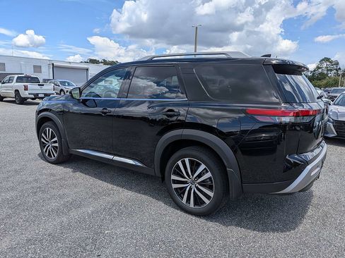 Used 2025 Nissan Pathfinder Platinum AWD/4WD image 5
