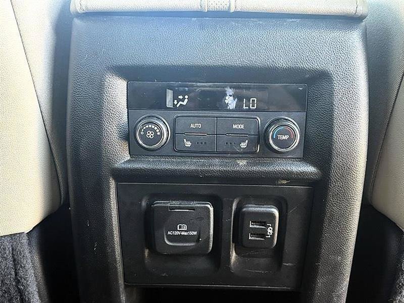 Used 2023 Chevrolet Traverse Premier FWD image 51