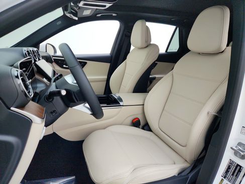 New 2026 Mercedes-Benz GLC 300 image 17