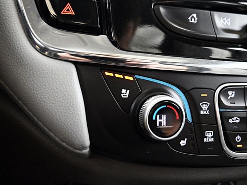 Used 2018 Chevrolet Traverse Premier image 17