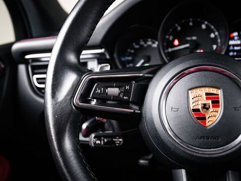 Certified 2023 Porsche Macan AWD/4WD image 17