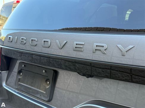 Used 2020 Land Rover Discovery HSE image 12