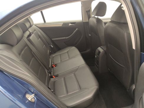 Used 2017 Volkswagen Jetta SE FWD image 19