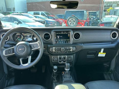 Used 2023 Jeep Wrangler Unlimited Sahara image 14