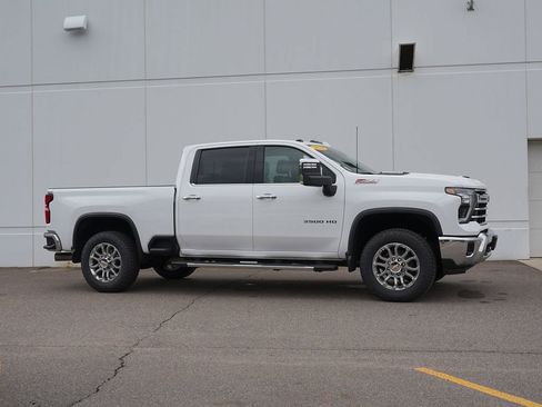 Used 2024 Chevrolet Silverado 3500 LTZ w/ LTZ Plus Package AWD/4WD image 2