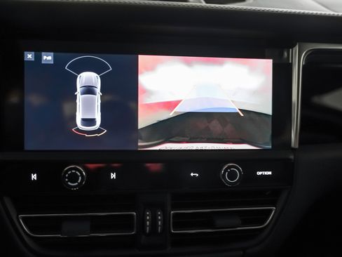Certified 2025 Porsche Macan Turbo image 23