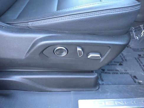Used 2025 GMC Yukon Denali image 12