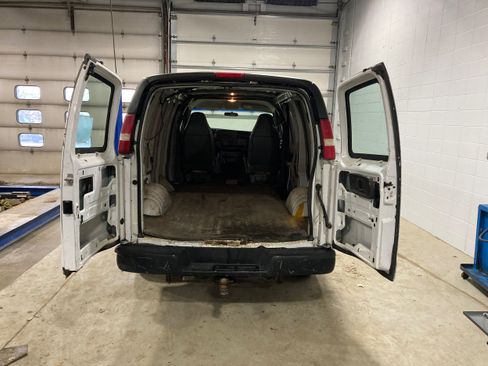 Used 2004 Chevrolet Express 1500 image 12