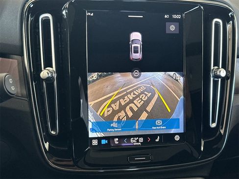 Certified 2023 Volvo XC40 Recharge Ultimate image 18