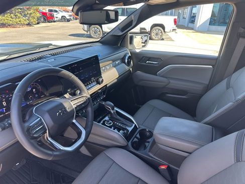 Used 2025 Chevrolet Colorado ZR2 w/ Technology Package image 15