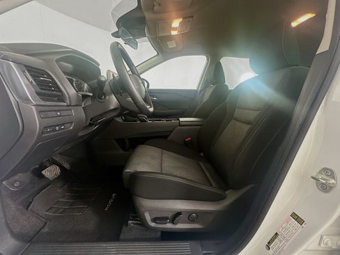 Used 2025 Nissan Rogue SV AWD/4WD image 13