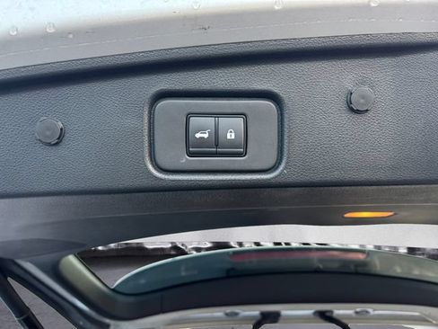 Used 2025 Nissan Pathfinder SV AWD/4WD image 16