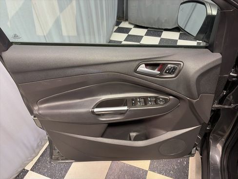 Used 2017 Ford Escape Titanium w/ Equipment Group 301A AWD/4WD image 15