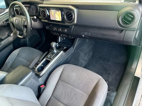 Used 2019 Toyota Tacoma TRD Sport w/ Technology Package RWD image 17