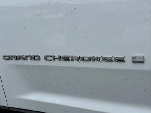 Used 2024 Jeep Grand Cherokee Limited w/ Trailer Tow Package AWD/4WD image 30