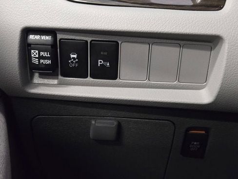 Used 2019 Toyota Sienna XLE Premium image 25