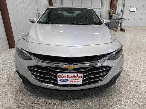 Used 2019 Chevrolet Malibu LT w/ Driver Confidence Package II image 2