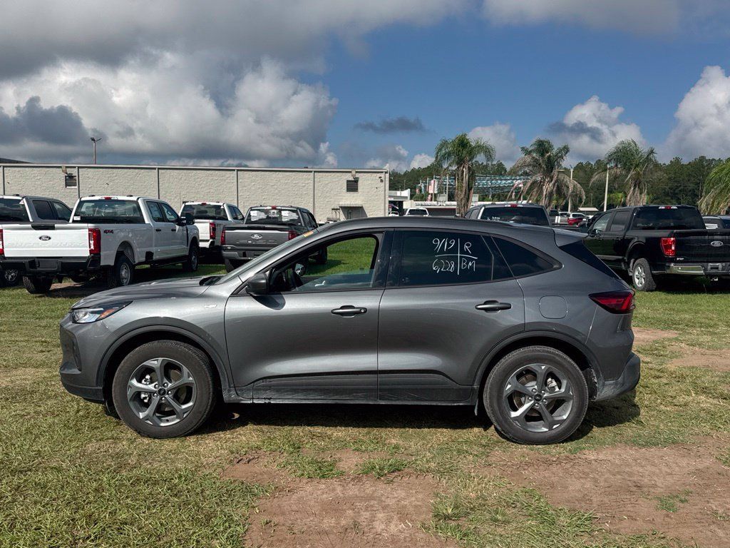 Used 2026 Ford Escape ST-Line Select w/ Tech Pack #1 AWD/4WD image 2