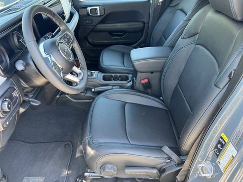 Used 2025 Jeep Wrangler Unlimited Sahara w/ Safety Group AWD/4WD image 6