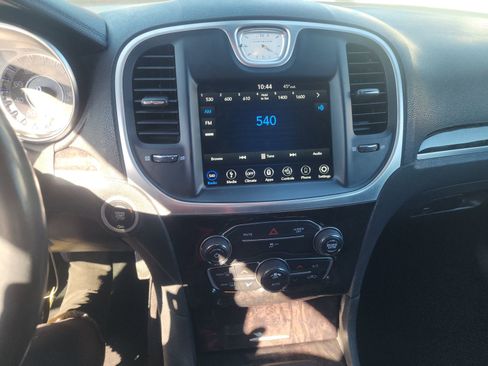 Used 2019 Chrysler 300 Limited image 13
