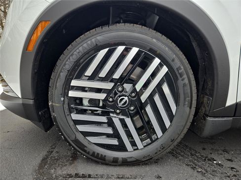 New 2026 Nissan Leaf SV+ w/ Floor Mat Package (SV+) FWD image 9