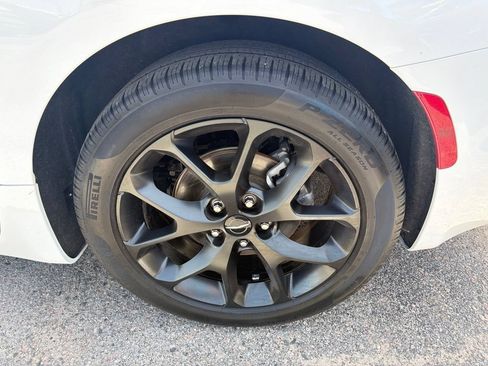 Used 2025 Chrysler Pacifica Limited FWD image 10