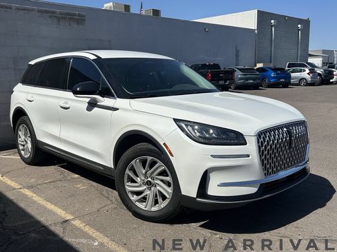 Used 2024 Lincoln Corsair FWD w/ Rear Removable Package Tray image 4