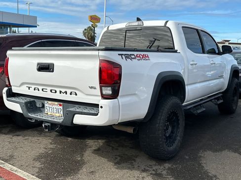 Used 2019 Toyota Tacoma TRD Off-Road image 2