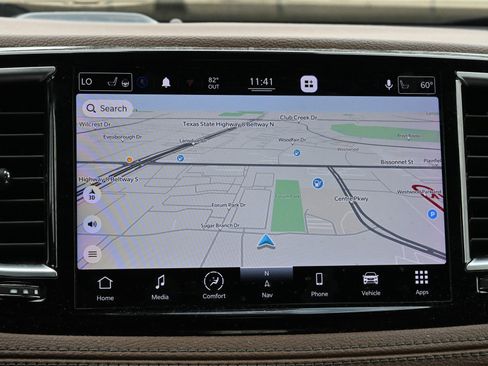 Used 2021 Chrysler Pacifica Limited w/ Uconnect Theater Family Group image 12