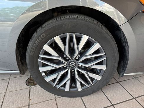 Used 2025 Nissan Altima 2.5 SV FWD image 30