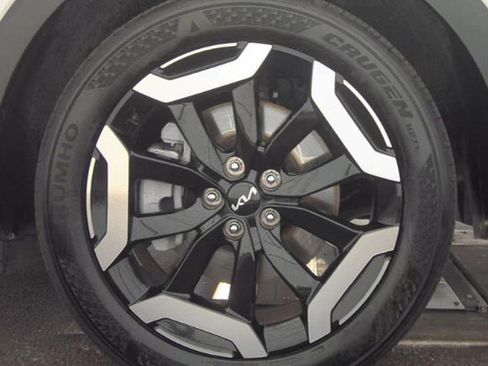 Used 2025 Kia Telluride S FWD image 3