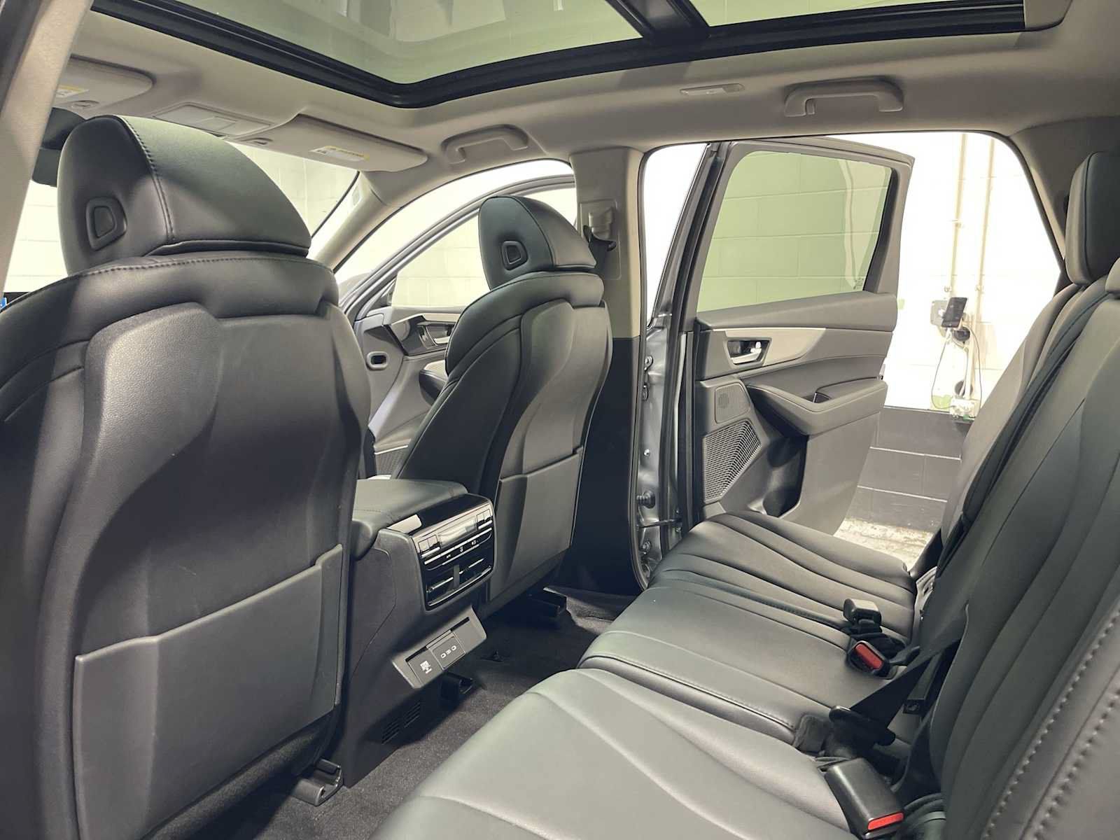 Used 2025 Acura MDX SH-AWD image 12