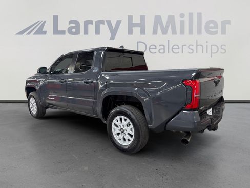 Certified 2025 Toyota Tacoma SR5 AWD/4WD image 3