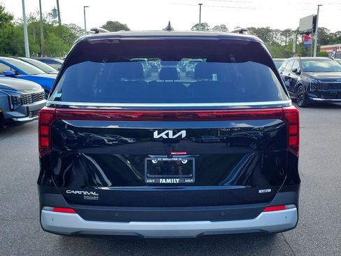 New 2026 Kia Carnival EX FWD image 5