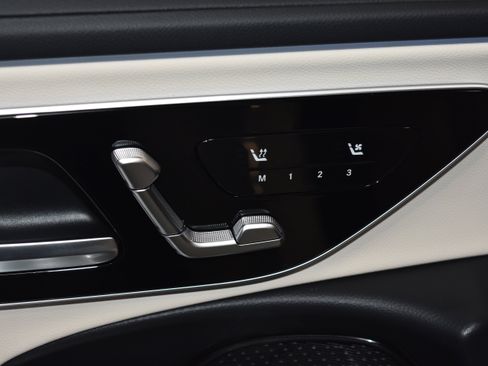 New 2026 Mercedes-Benz E 350 4MATIC Sedan image 4