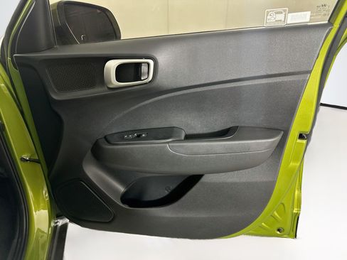 Used 2020 Hyundai Venue SE FWD image 29